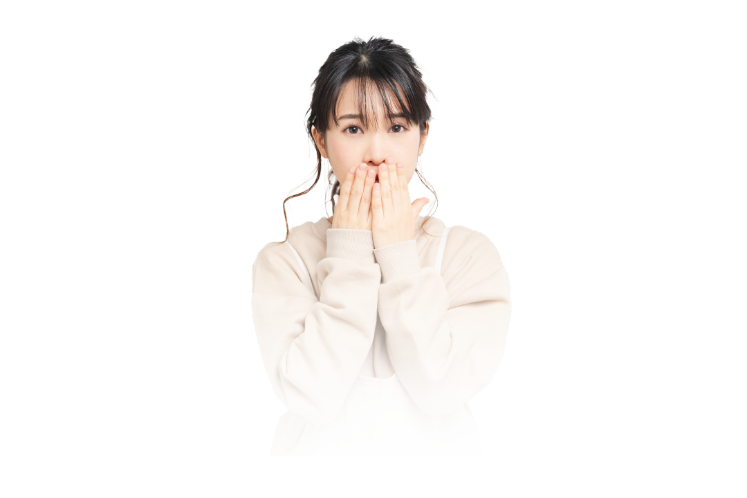 口を押さえる女性