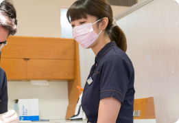 歯科医師をサポートする衛生士